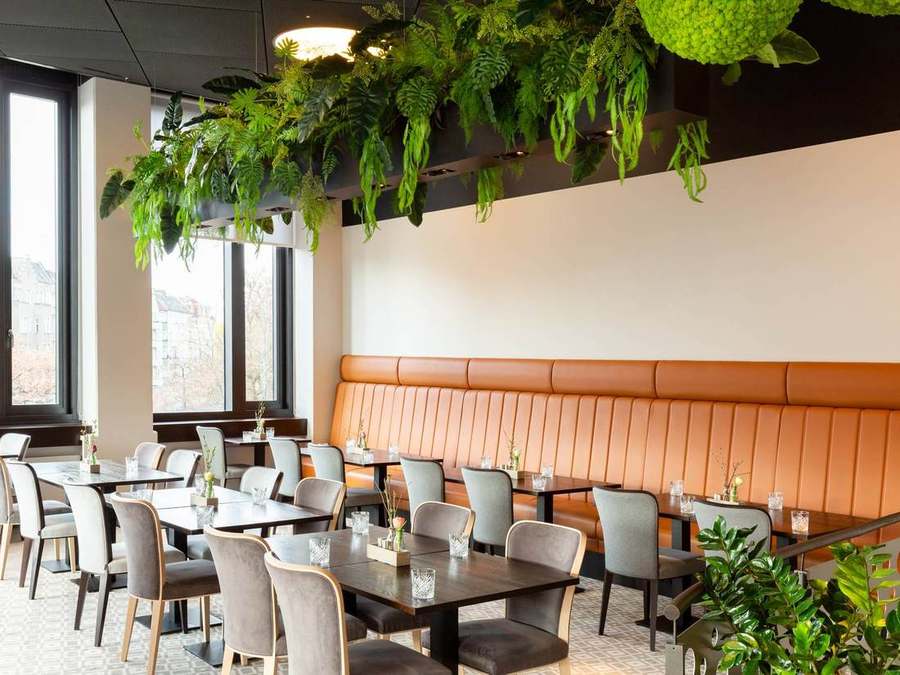 MOA EAT Restaurant Hauptraum Bankett Berlin