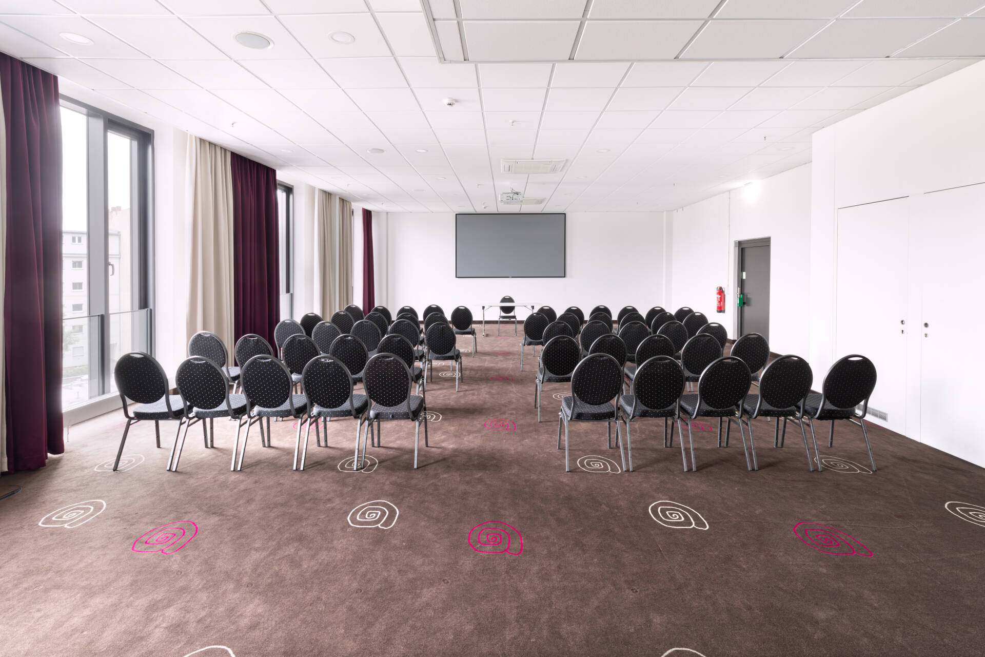 3. MOA 14 Stuhlreihen 50PAX