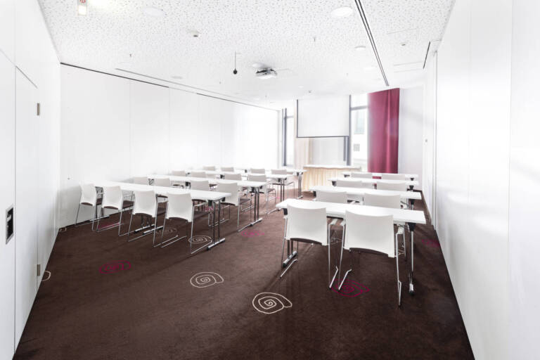 MOA 20 Stuhlreihen 24PAX